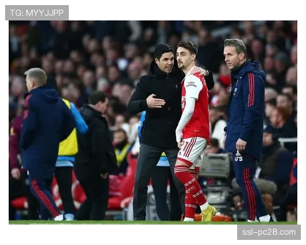 特写:布伦特福德前锋托尼进球后指向天空,告慰日前去世的球迷 特写:布伦特福德前锋托尼进球后指向天空,告慰日前去世的球迷